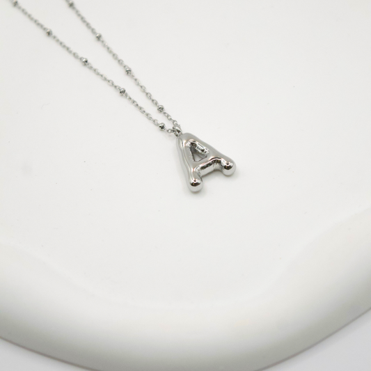 COLLAR INICIALES BALLOON PLATEADO