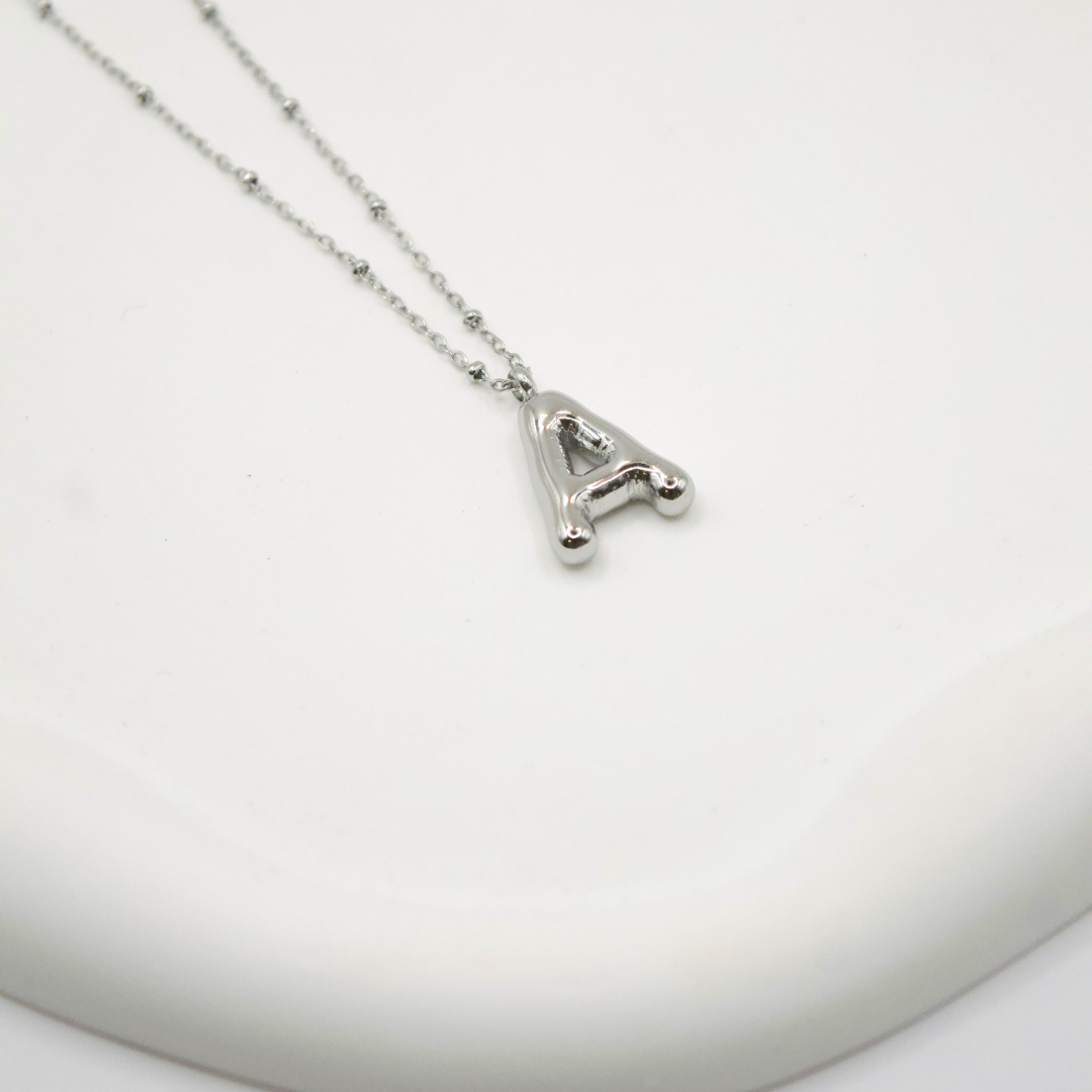 COLLAR INICIALES BALLOON PLATEADO